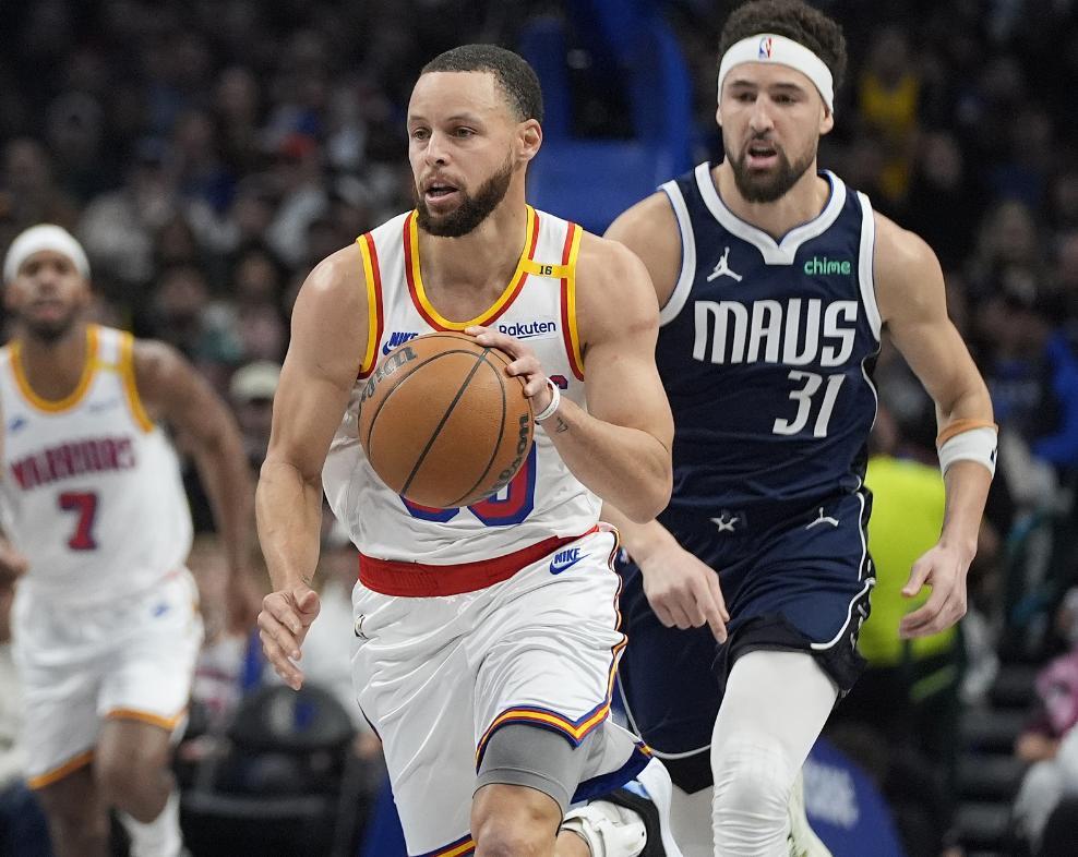 库里狂砍欧文分，复出首战轰40分迎来新赛季高光！